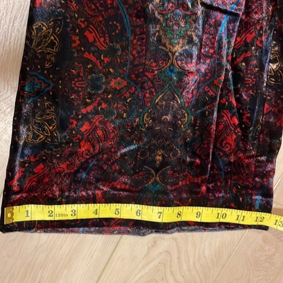 L'agence Lane Flared Trouser in Black & Red Medallion Paisley, sz 10 - Picture 16 of 16